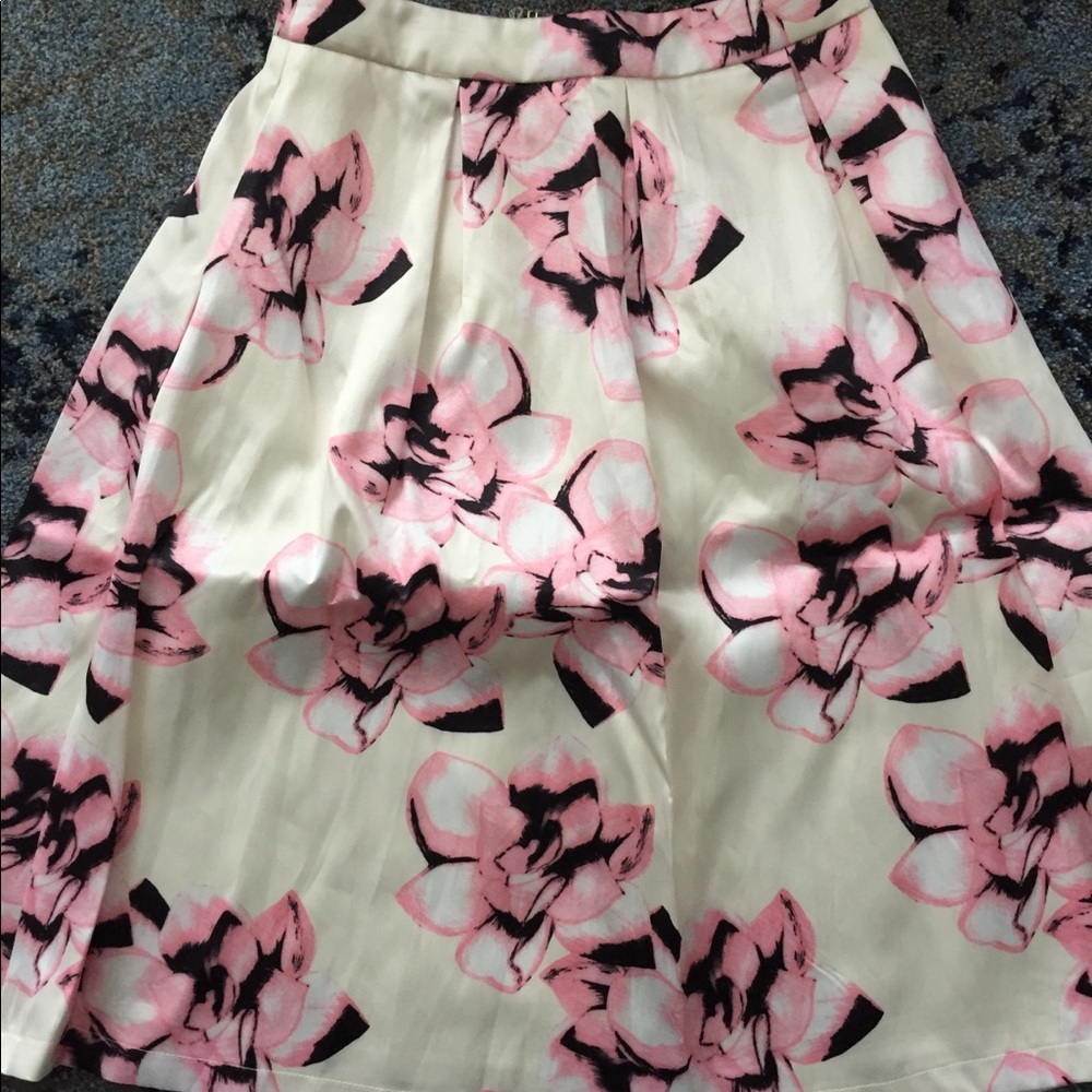 Full a line skirt with floral pattern